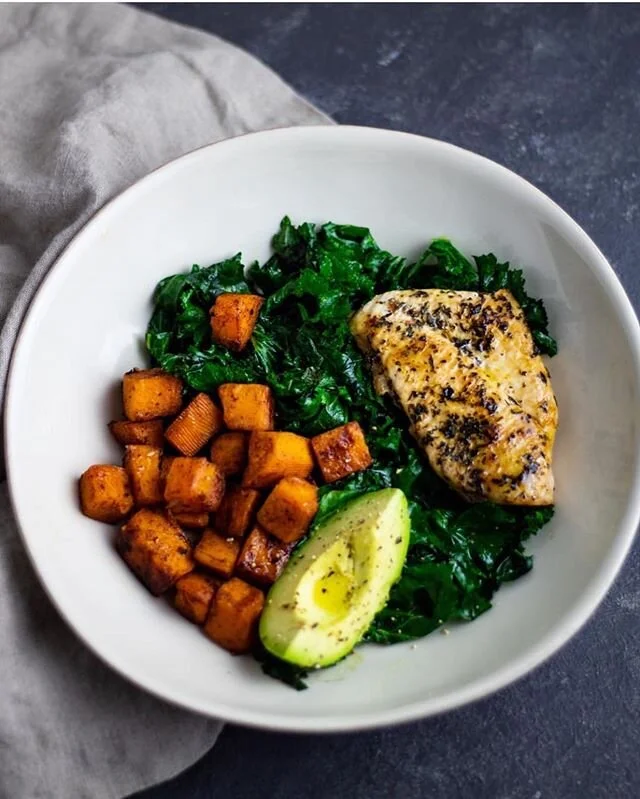 Sunday dinner vibes ✨. Baked chicken, kale massaged with olive oil and lemon, roasted sweet potatoes and avocado. .
.
.
.
.

#feedfeed #foods4thought  #goodmoodfood #saveurmag #foodblogeats #thenewhealthy #hautecuisines #thekitchn #thecookfeed  #make