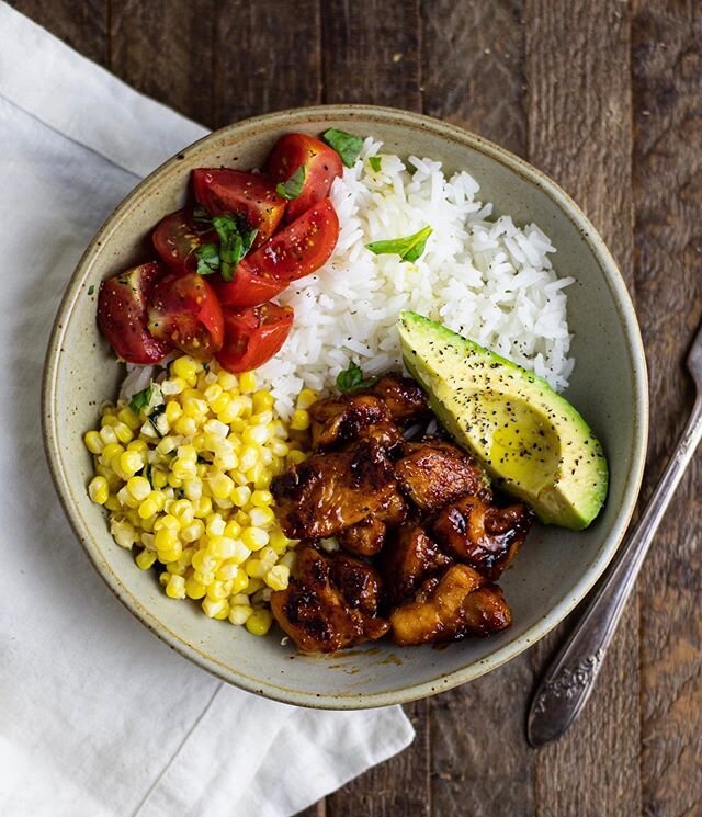I was messing around in the kitchen today and this is what I came up with: BBQ chicken bowl with basil lime corn, avocado, cherry tomatoes and jasmine rice. I can share an official recipe soon! .
.
.
.
.

#feedfeed #foods4thought  #goodmoodfood #save