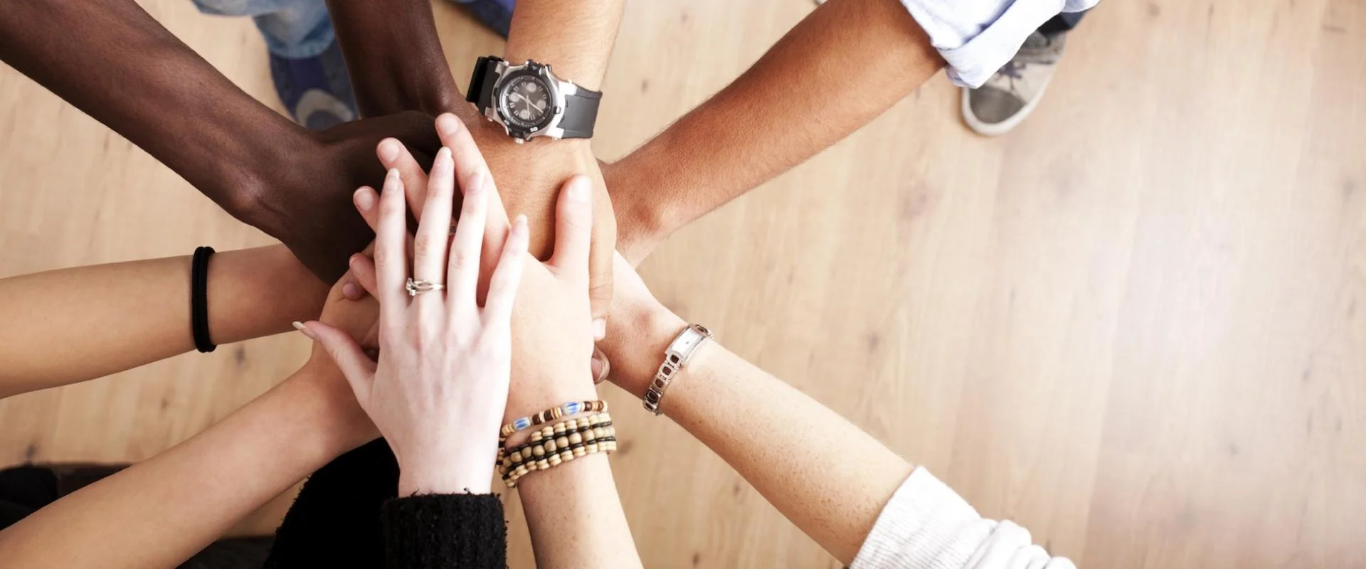 how-to-foster-more-teamwork-in-your-office-1920x800.jpg