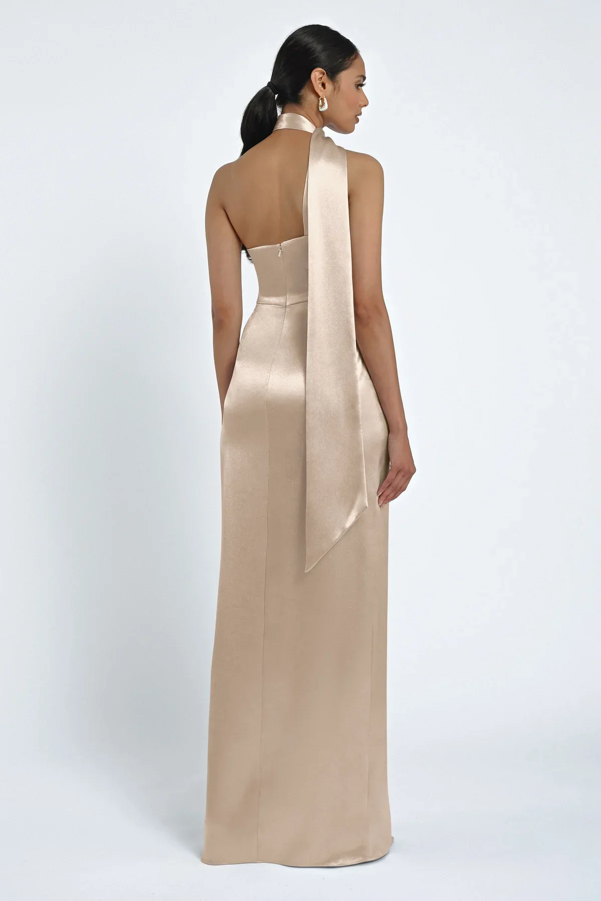 Hepburn_pale_gold_2.webp