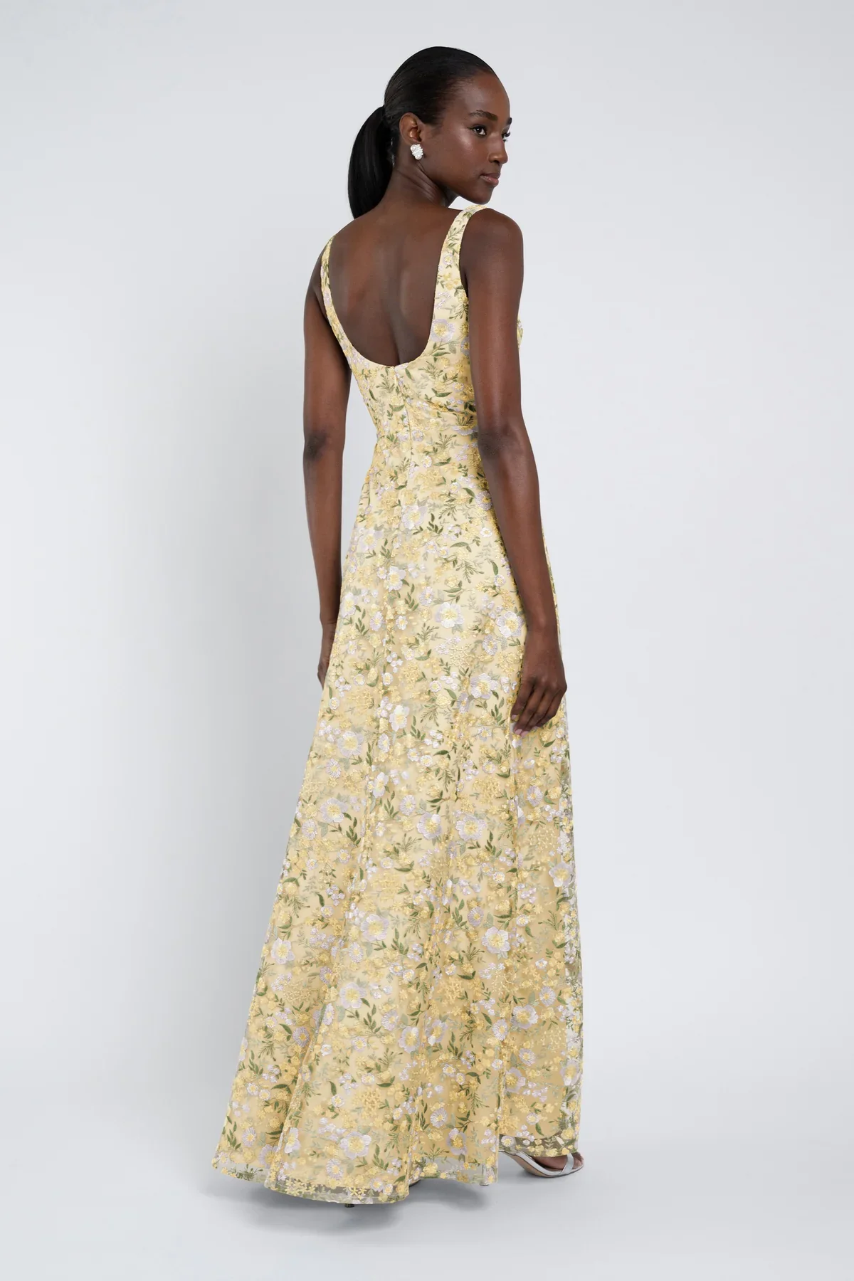 Lily_Ophelia_Embroidery_buttercup_2.webp