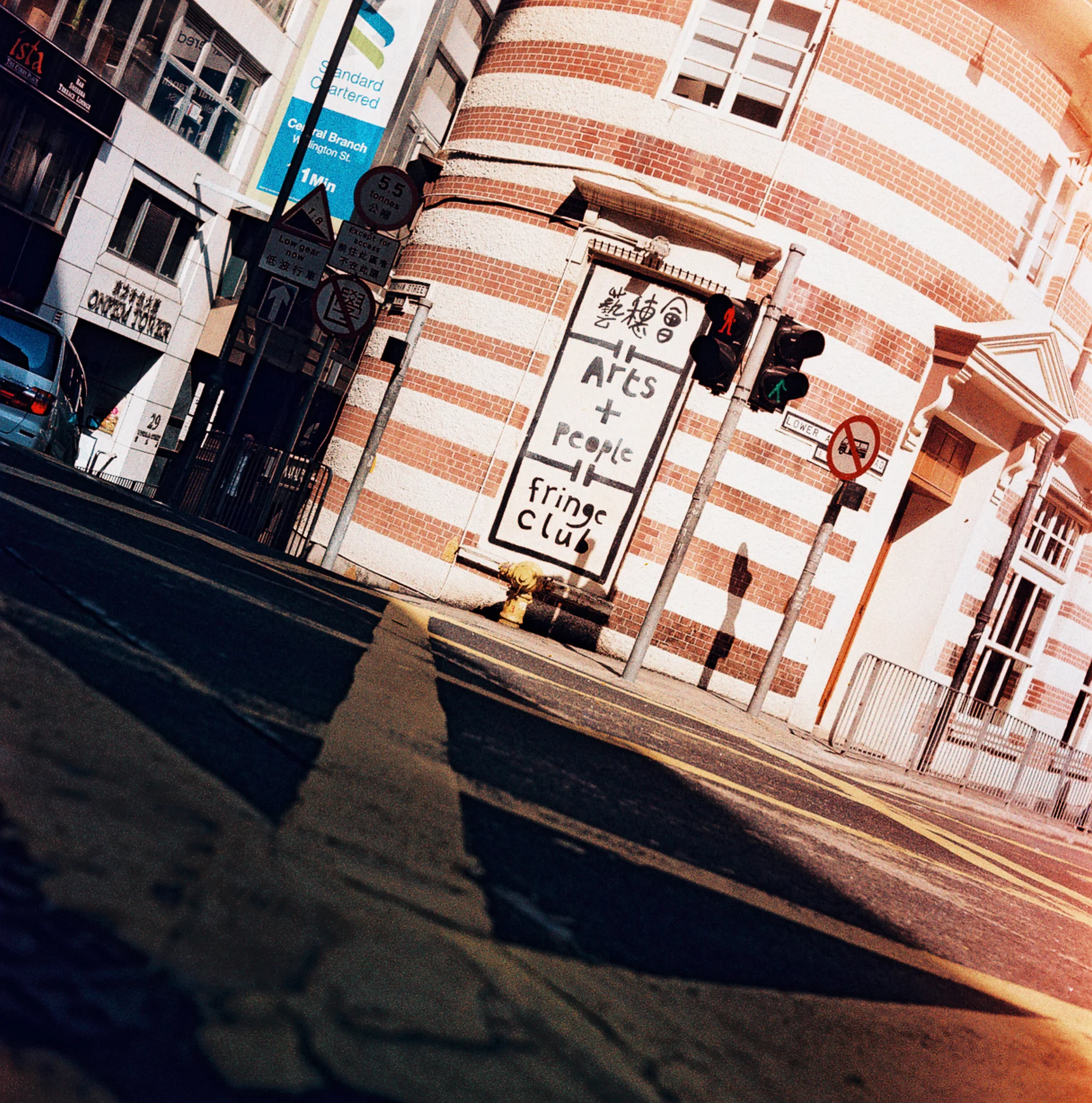  It was on a peaceful Sunday. 