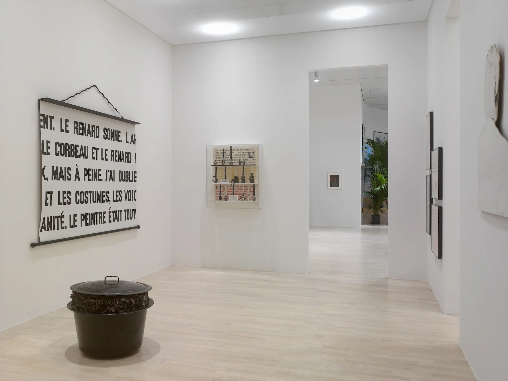   Marcel Broodthaers: A Retrospective , vue de l'exposition 