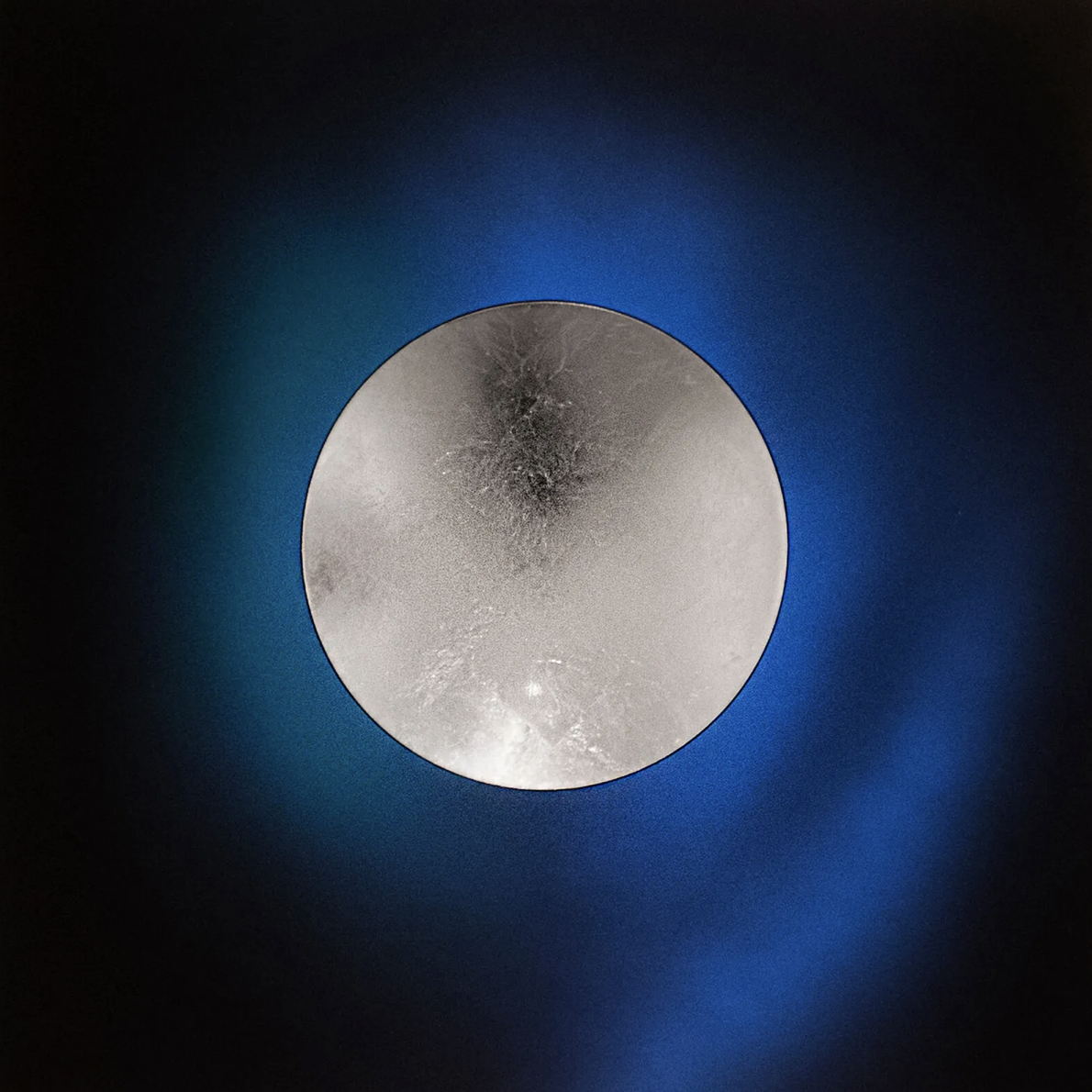 Lita Albuquerque, Cerulean Flight, pigment on panel, White Gold Leaf on Resin, 76,2 x 72,2 cm, 2018.png