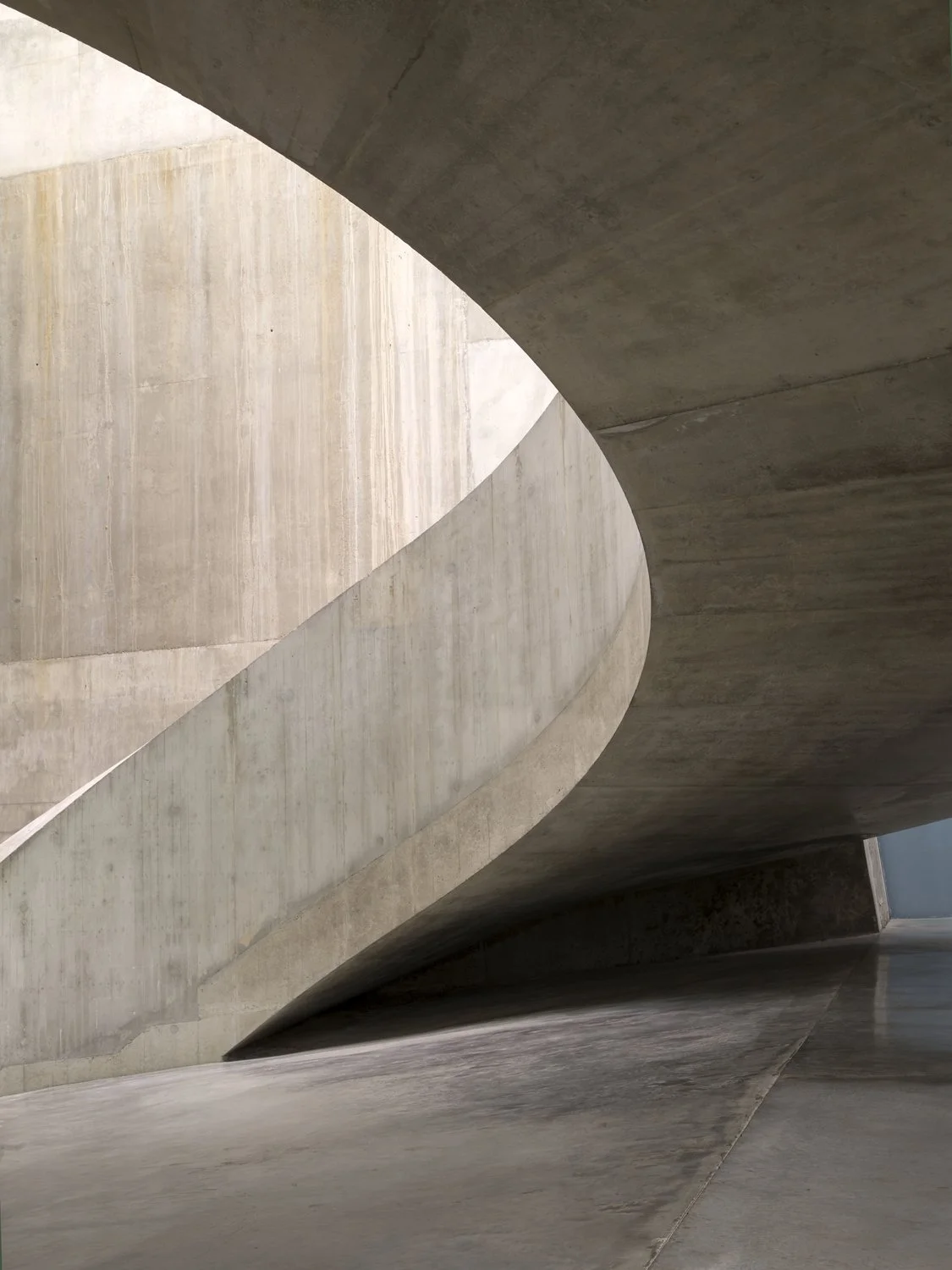 Scala#2016 (London, United Kingdom, Tate Modern, The Switch House. Herzog &amp; de Meuron), 2017, archival pigment print on cotton paper, mounted to dibond, 160 x 120 cm, 107 x 80 cm, ed. 6