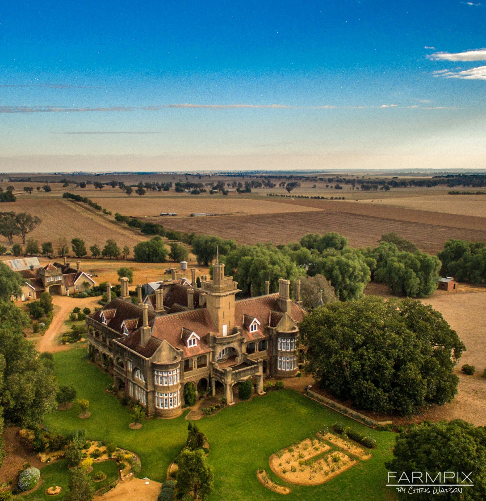 Iandra Castle at Greenethorpe.jpg