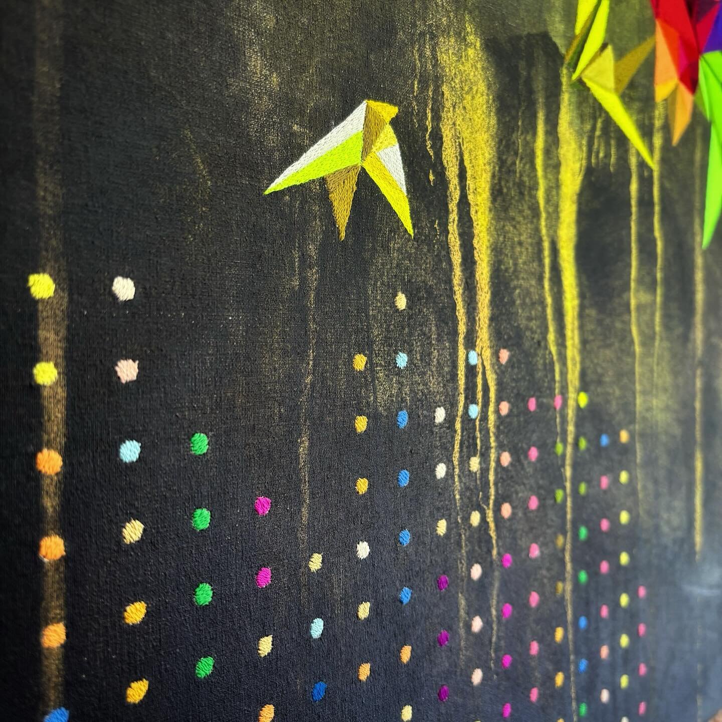 Details ✌️

💫 𝙀𝙨𝙘𝙖𝙥𝙞𝙣𝙜 𝙏𝙝𝙚 𝙀𝙘𝙝𝙤 𝘾𝙝𝙖𝙢𝙗𝙚𝙧 

Embroidery | Acrylics | Spray Paint | Canvas 

84 x 84cm framed 
2 0 2 5

Available now @degreeart Gallery
Hit the link in my bio 👉 @kellyjenkinsartist  for more details
.

.

.

.

.
