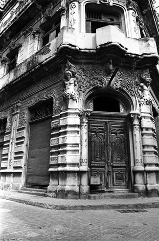 Doorway, Havana