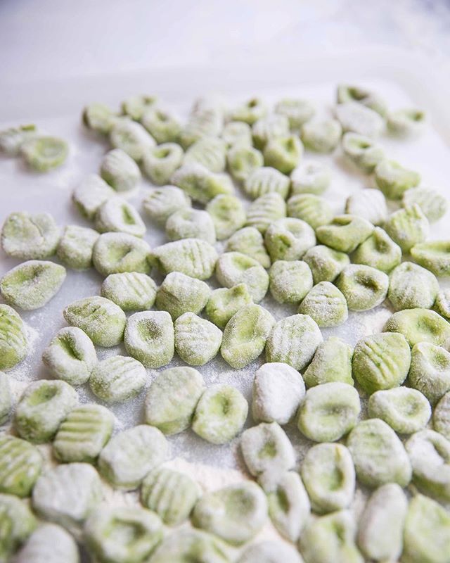 Delicate pillows of fresh pea gnocchi captured for @bancone.pasta - currently liking the idea of experimenting with different veggies to make gnocchi. Any suggestions welcome! 🍠🥬🥦🥕
.
.
.
#freshpasta #pasta #pastarestaurant #pastalife #chef #chefl
