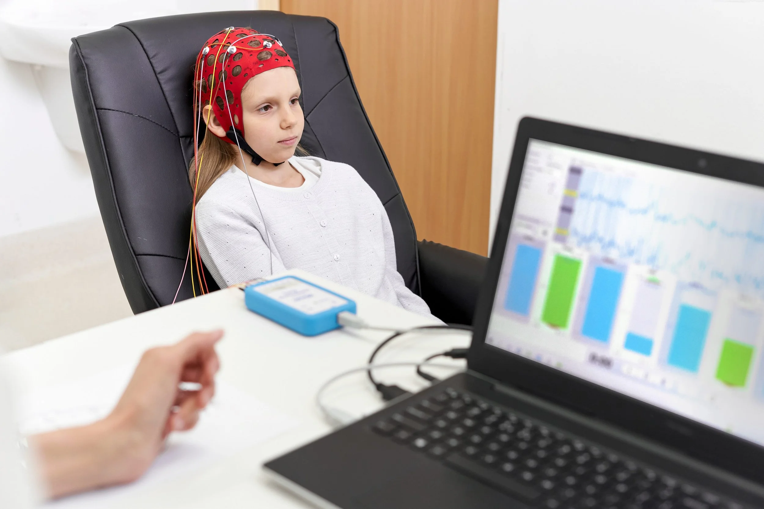 How Non-Invasive Neurofeedback Brain Training Restores Sleep and Concentration Patterns Safely