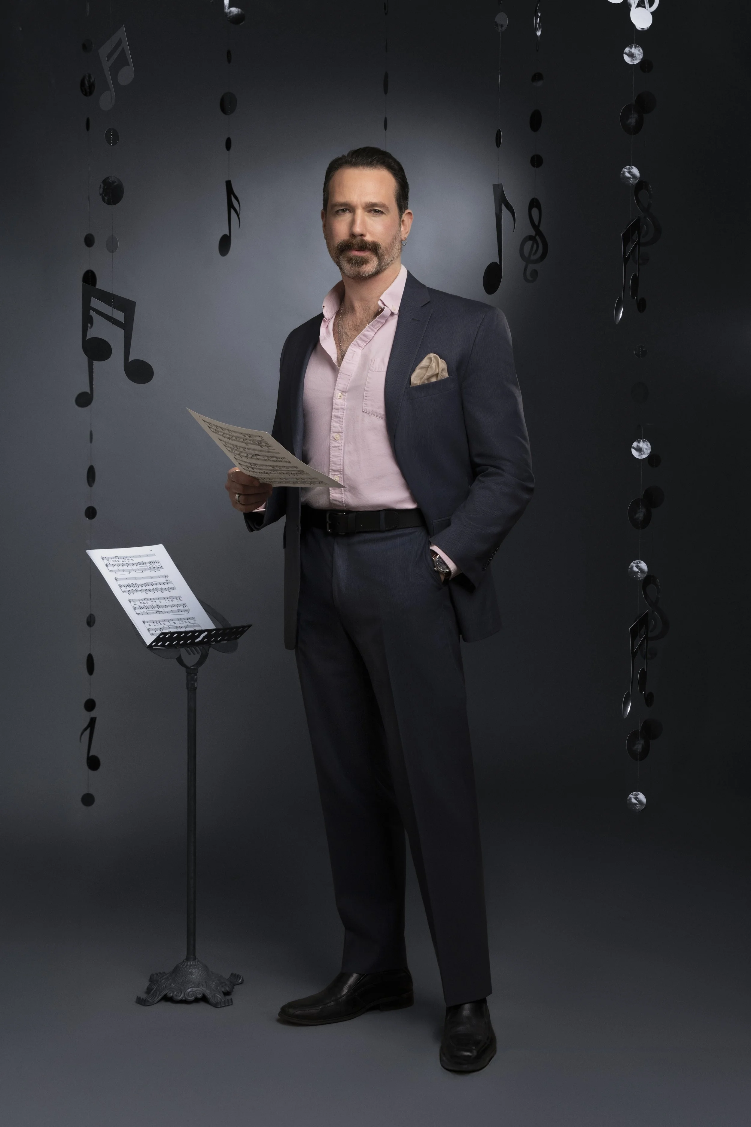 Robert Wesley Mason Opera Baritone Music Stand S.1 EYVA FOTOGRAFI.jpg