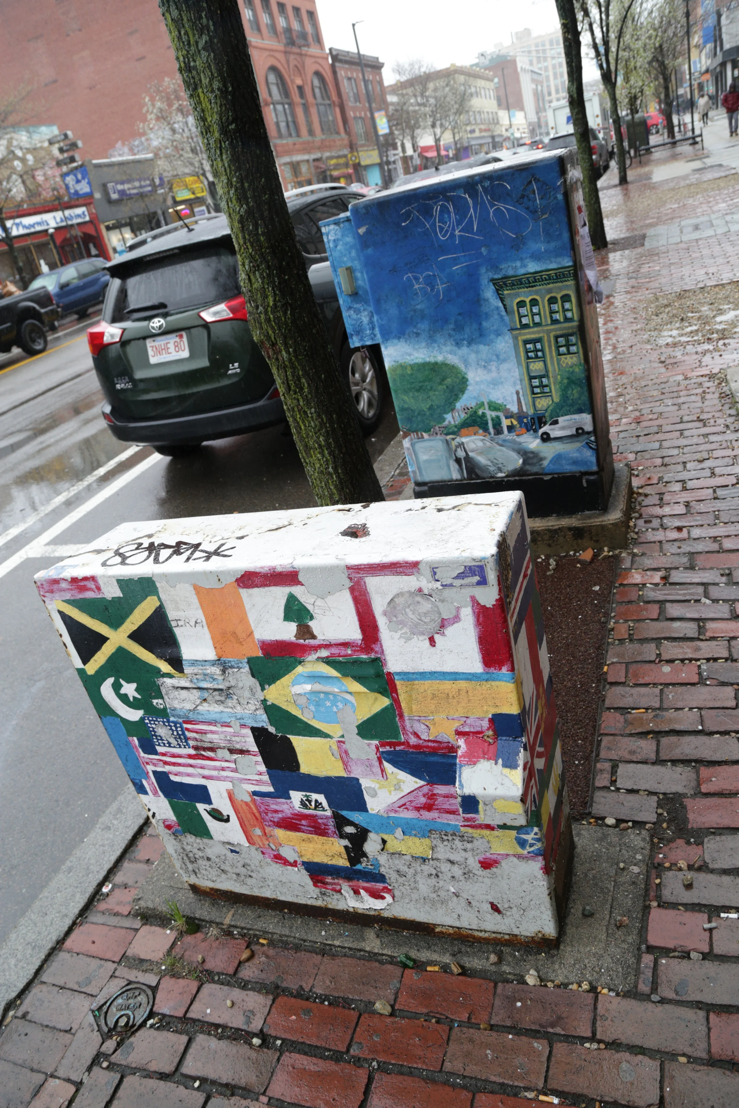  Cambridge Residents will put art anywhere.  Photo by Jed Xu&nbsp; 