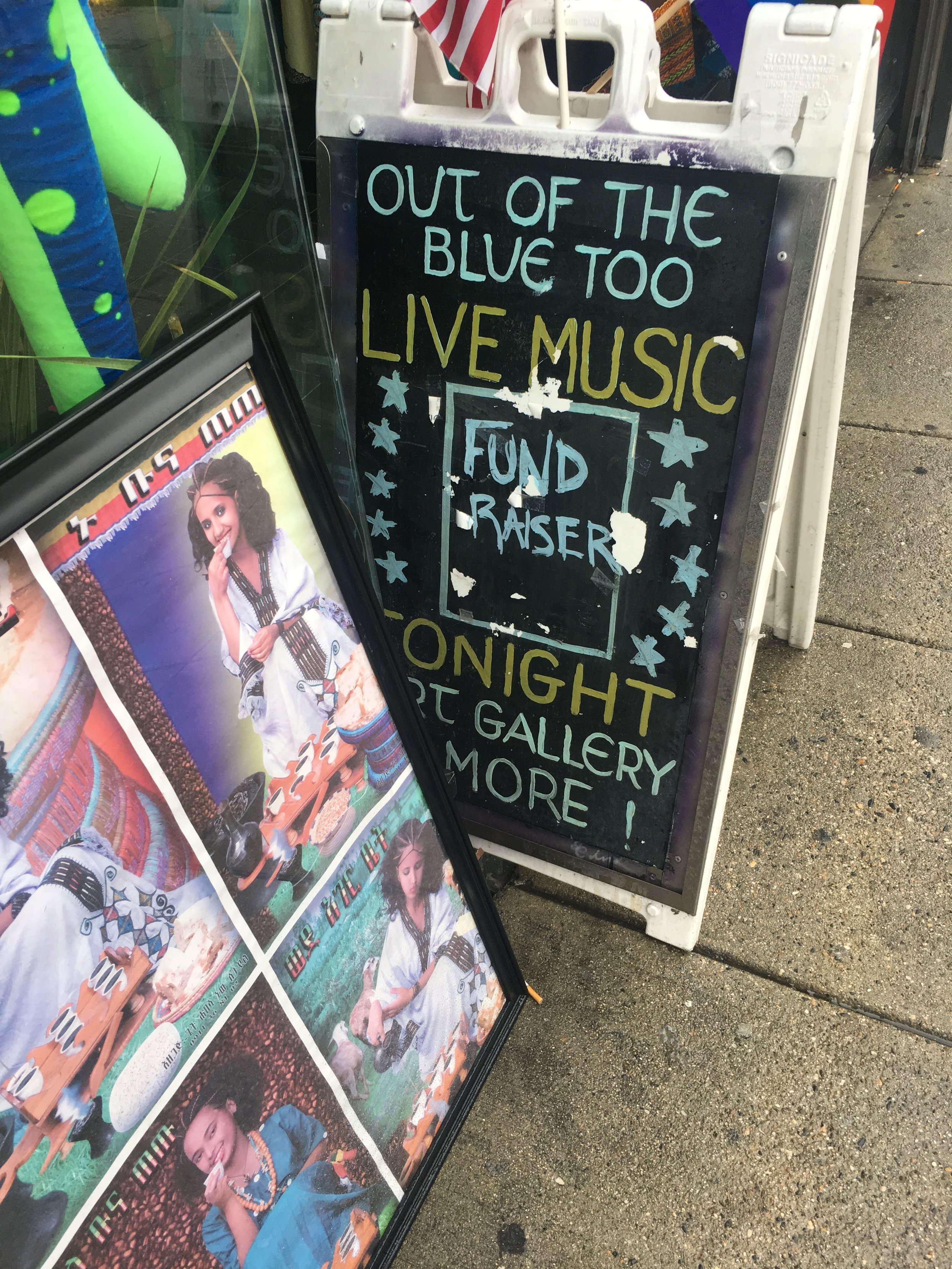 Live Music at Out of the Blue.  Photo by Deanna Drennen&nbsp; 