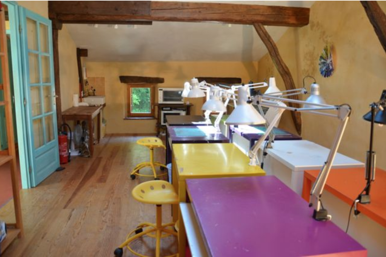 24 hour access to our Art Studio to work at your leisure