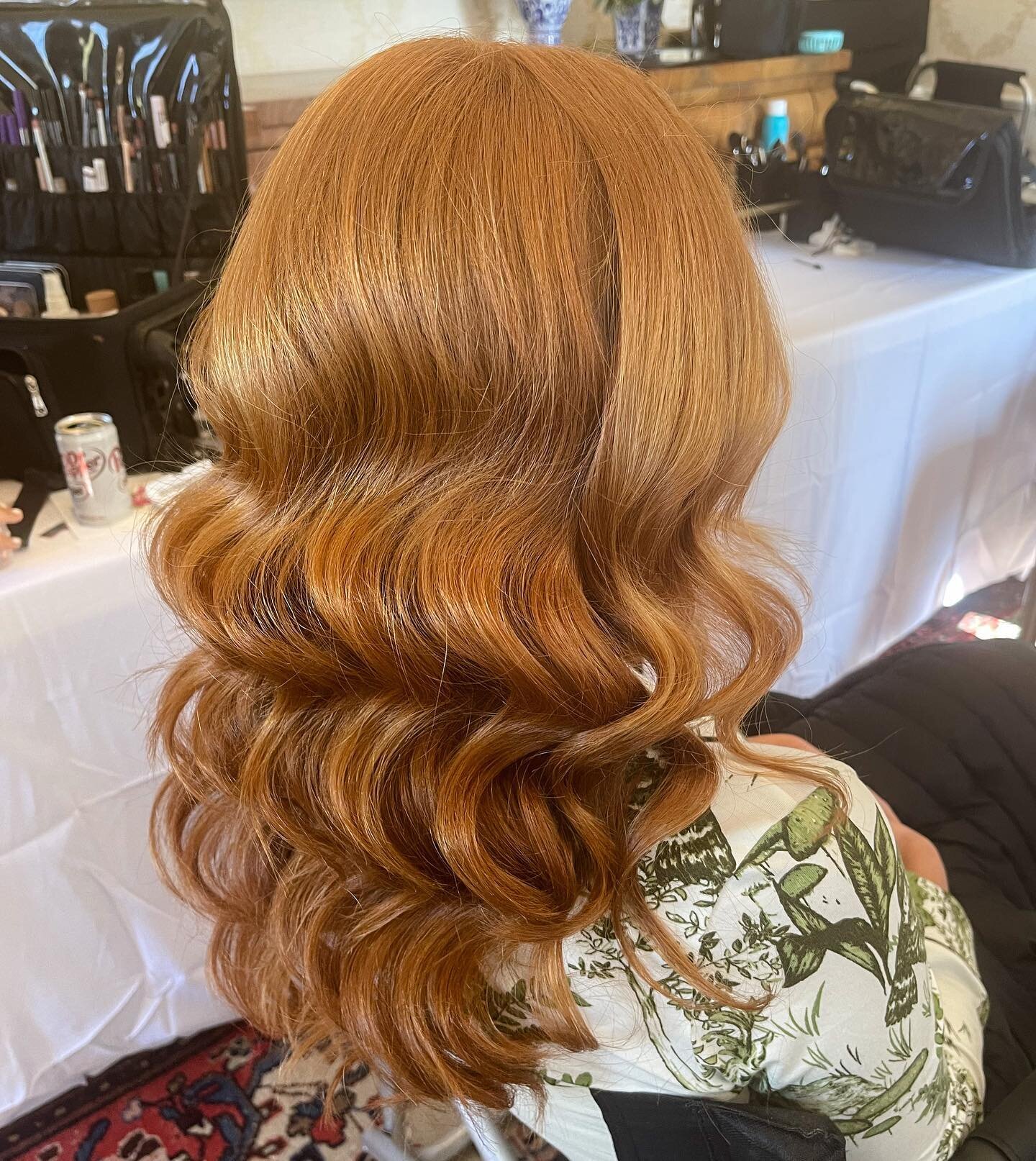 We love a good glam wave. Depending on the length and amount of hair, this style will take a minimum of one hour. We 100% recommend extensions for our brides! @beautyasylum #beautyasylum @cosmobyannie #beautyasylum_annie
.
.
.
#glamwaves #redhair #br