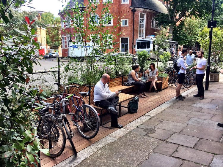 photograph of parklet in calvert avenue