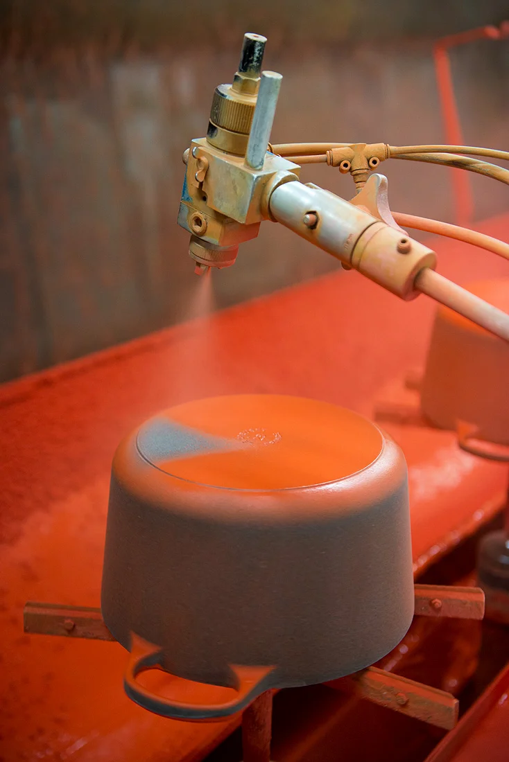 18-LECREUSET-AFAR.jpg