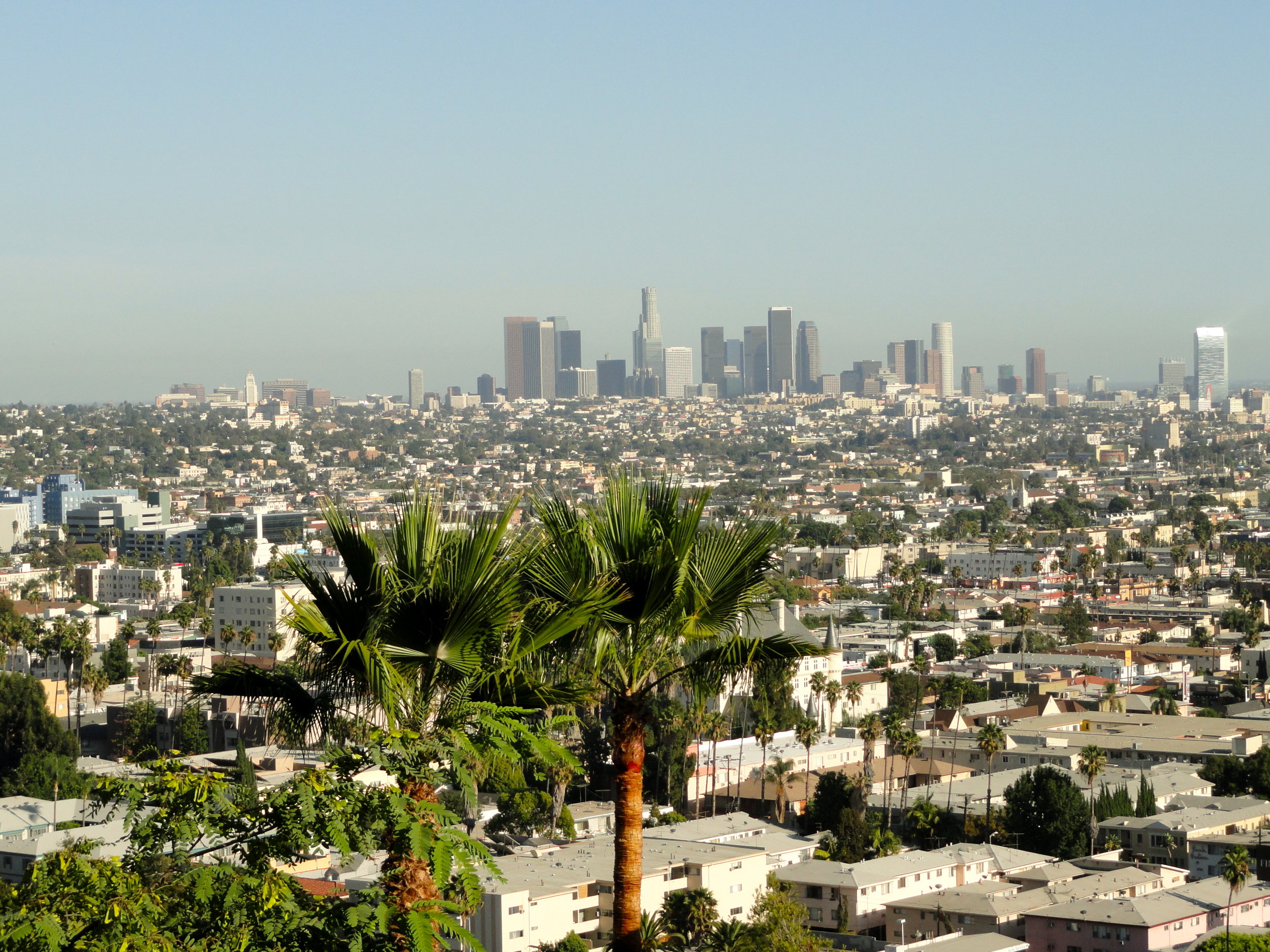 Лос анджелес время сейчас разница. Район Голливуд в Лос Анджелесе. Голливуд центр ЛОСАНДЕЛЕСА. Холмы Лос-Анджелеса. Лос Анджелес фото города Холливуд.
