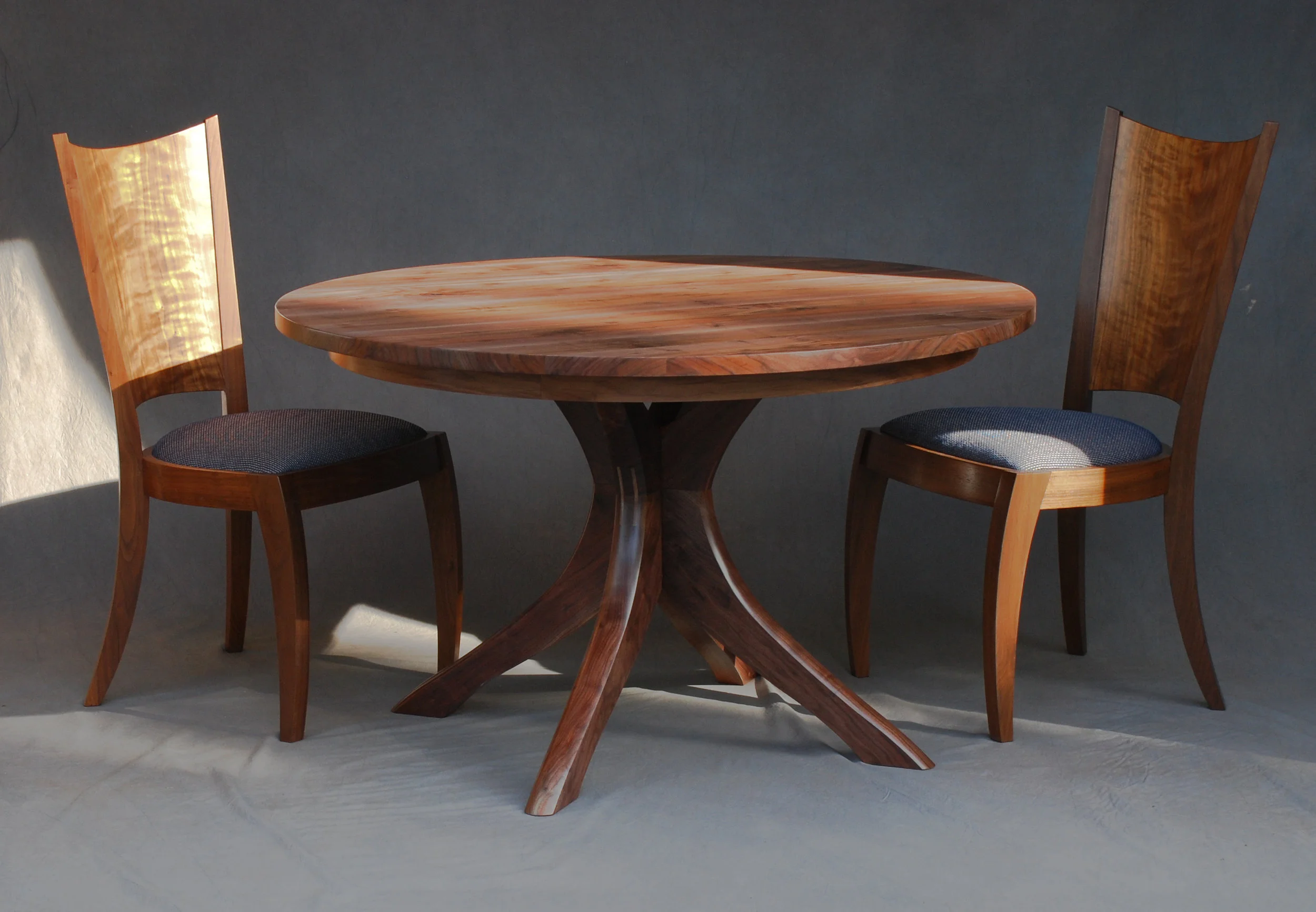 Angulos Dining Table