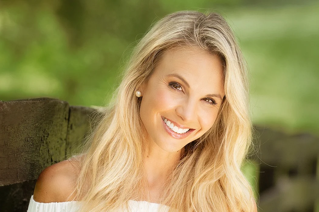 004 Elisabeth Hasselbeck -- If you can run, run hard