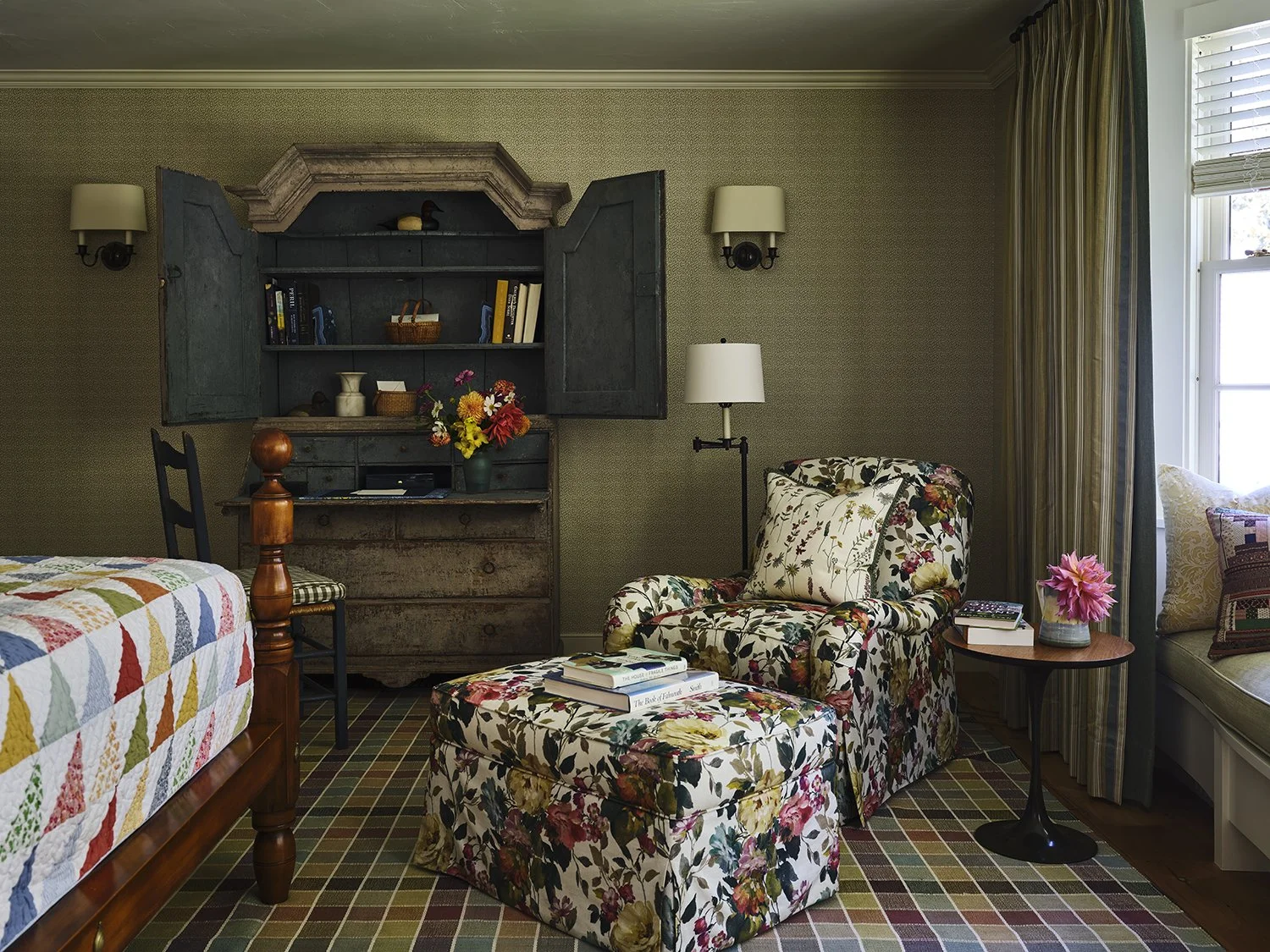 ARCT_20250922_FrankFrances_RAMSA_CapeCod_Primary_Bedroom_001.jpg