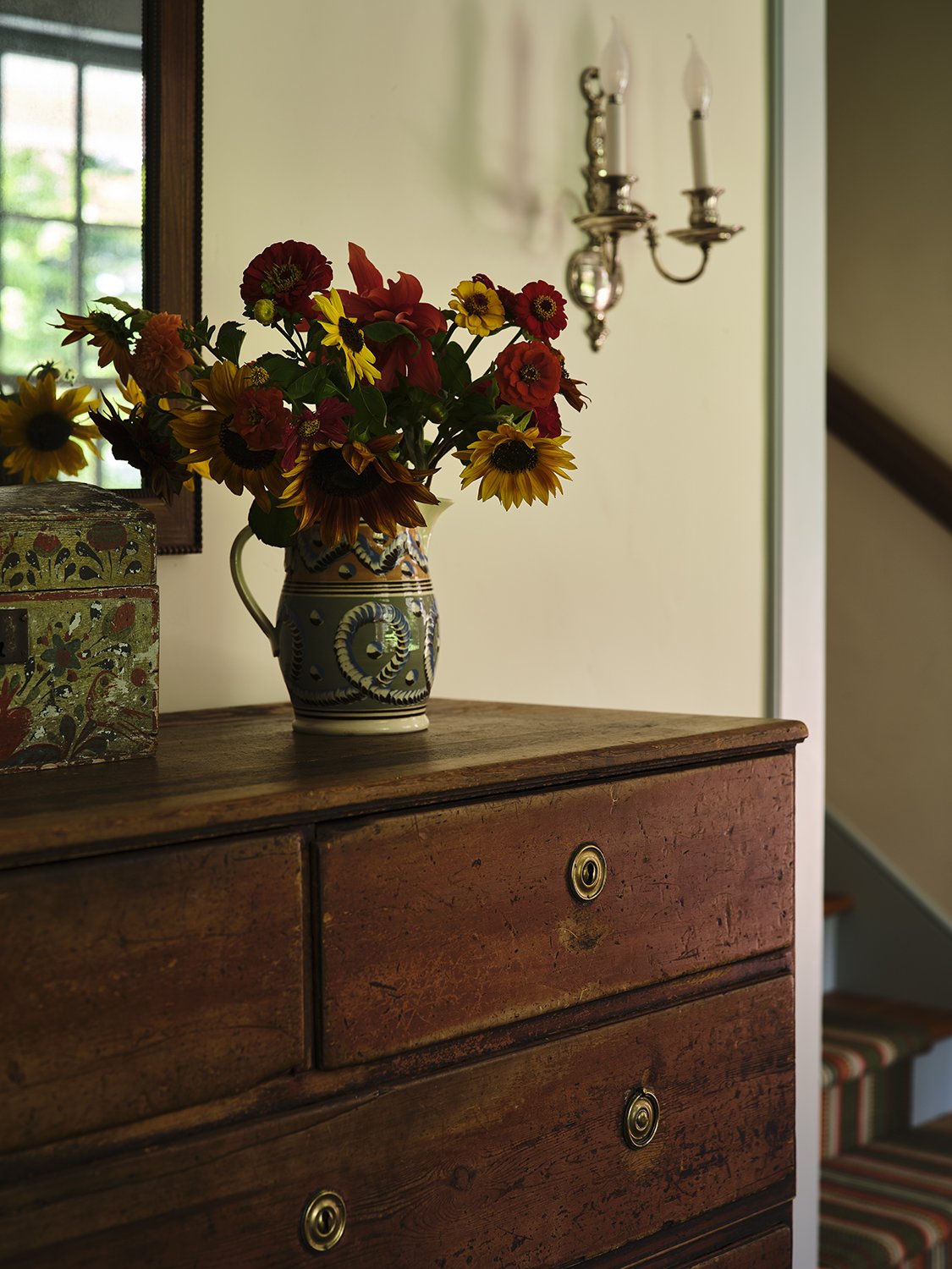 ARCT_20250922_FrankFrances_RAMSA_CapeCod_Entry_Hallway_Detail_001.jpg