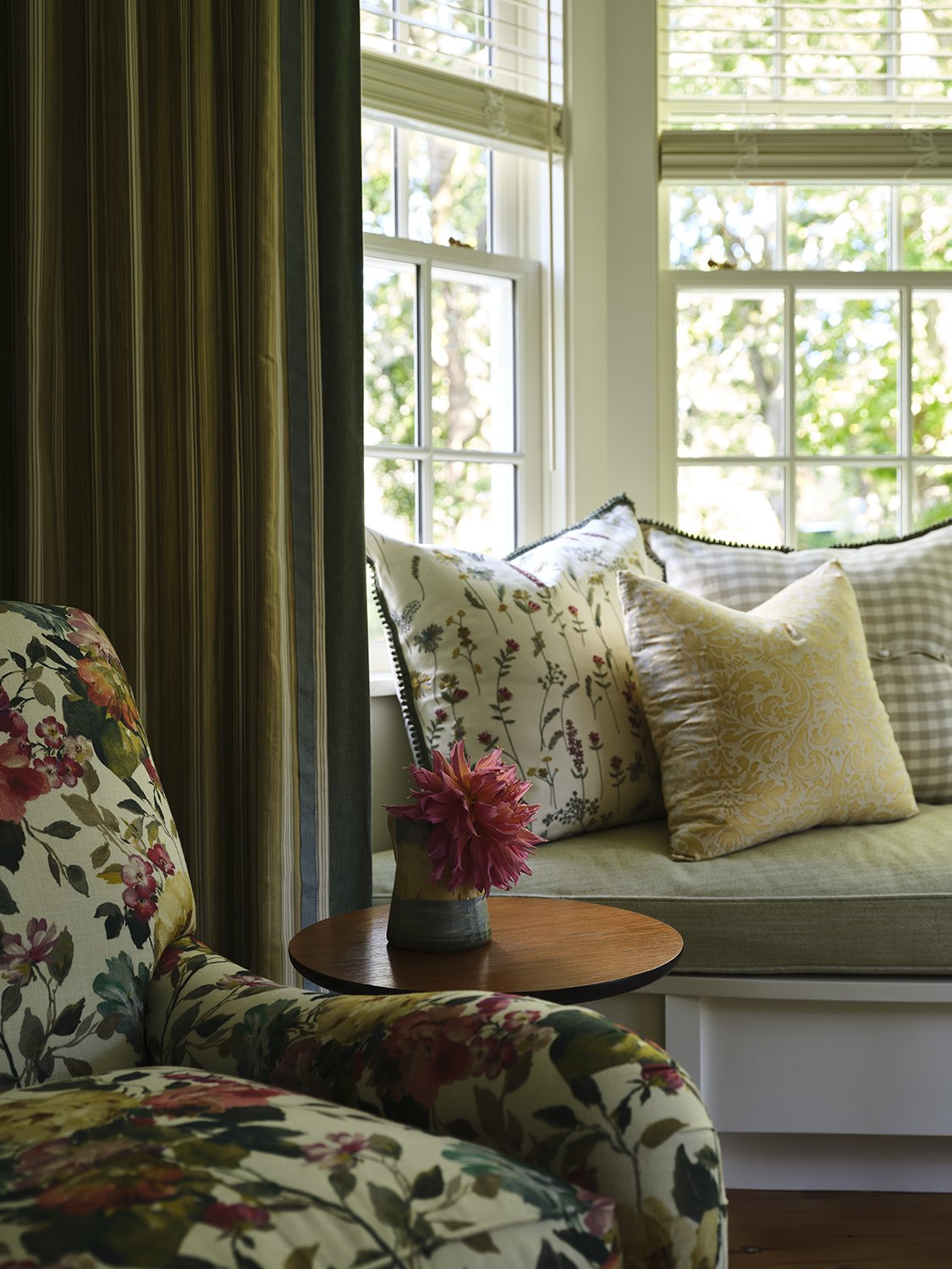ARCT_20250922_FrankFrances_RAMSA_CapeCod_Primary_Bedroom_Detail_003.jpg
