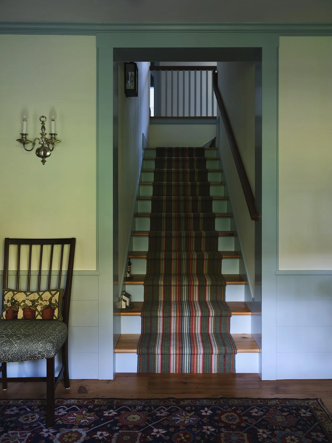 ARCT_20250923_FrankFrances_RAMSA_CapeCod_Entry_Hallway_Staircase_003.jpg