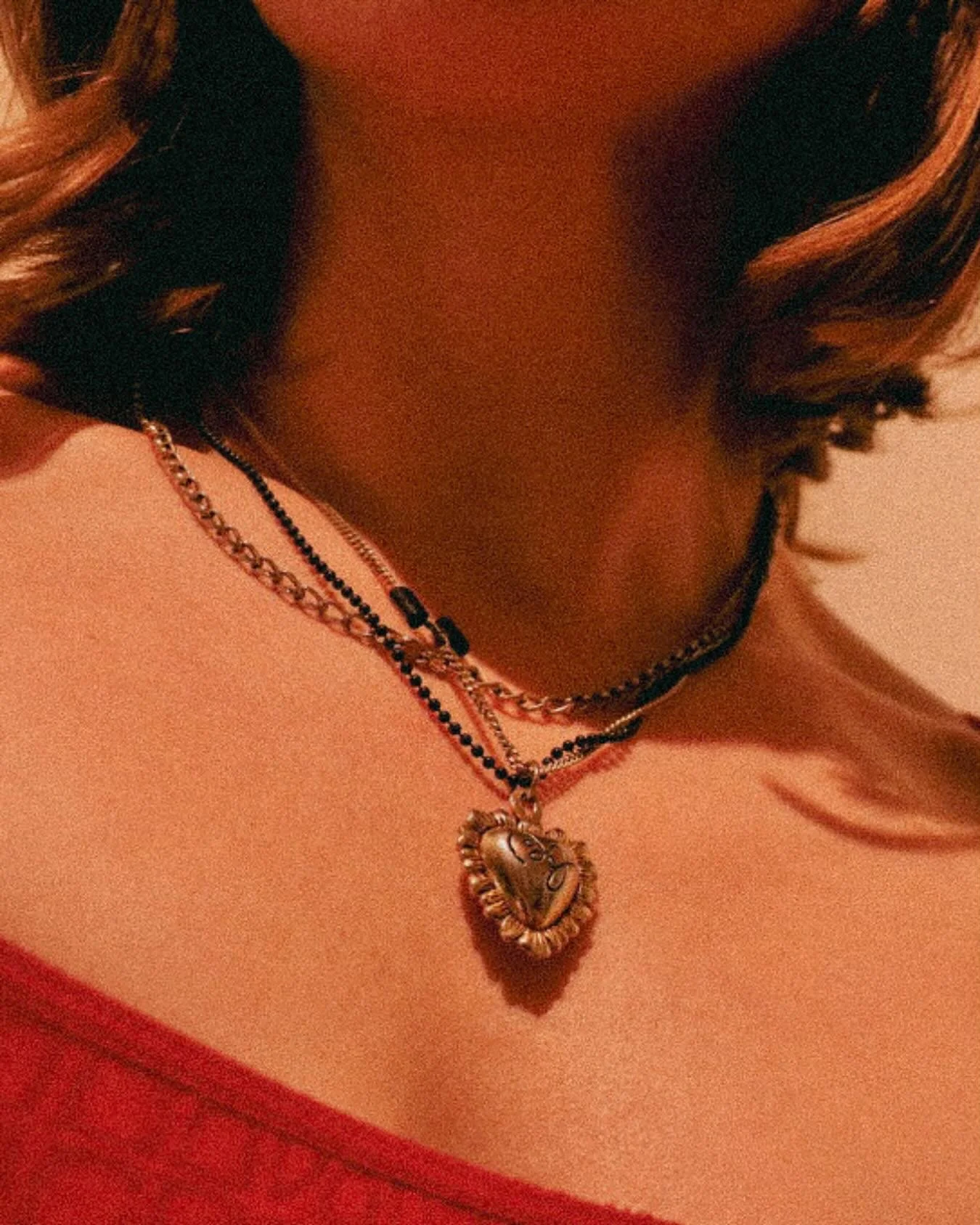 𝚛𝚎𝚍 is here
🥀

thank you @jsbloooo for the hours in the studio &amp; for handling her with such care // thank you @jpvillemure_mastering for the final touches 

putting out a song after so long can be scary, and it meant the world to learn to tru