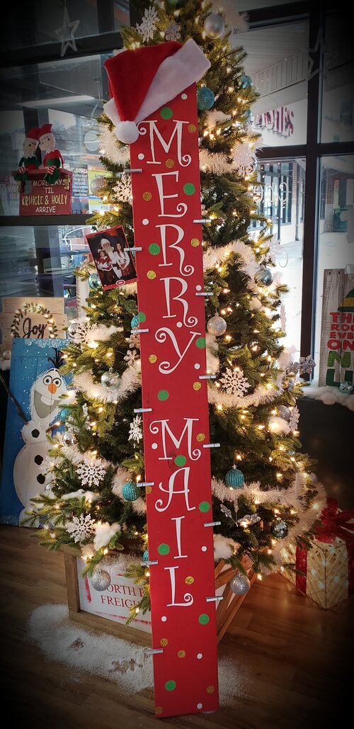 12/10: 6ft Merry Mail Christmas Card Display — Welcome