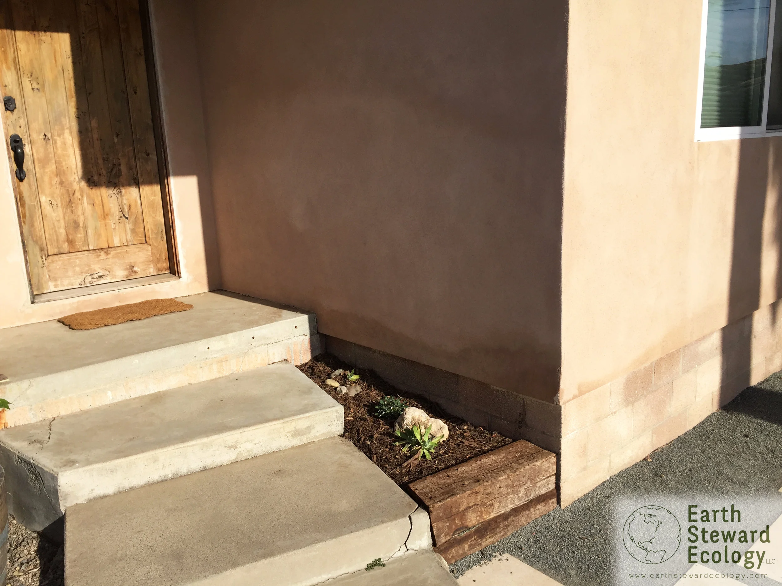 entry planter 1.jpg