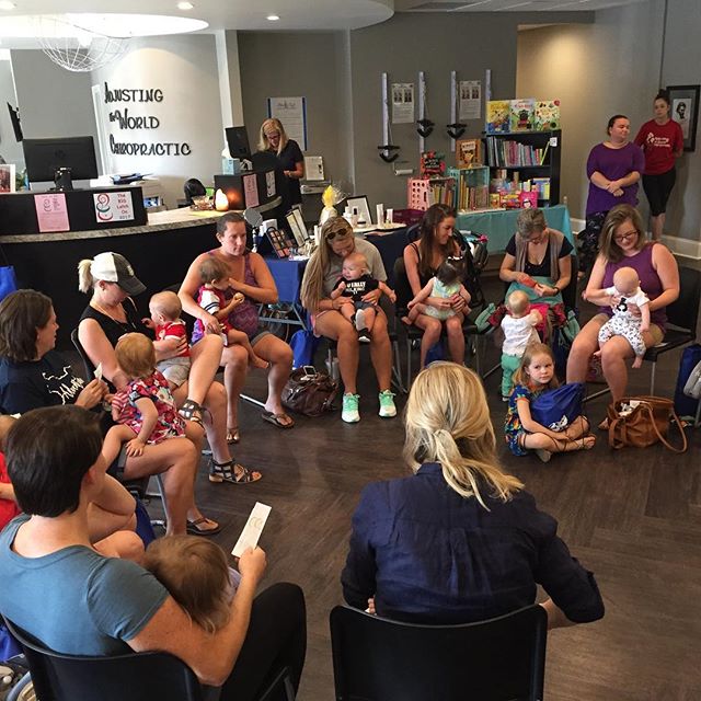 Moments before the "big latch 2017" so grateful for this community of moms, babies and local businesses! .
.
.
.
.
#nationalbreastfeedingweek #doula #birth #pregnancy #postpartum #breastfeeding #breastisbest #thedouladate