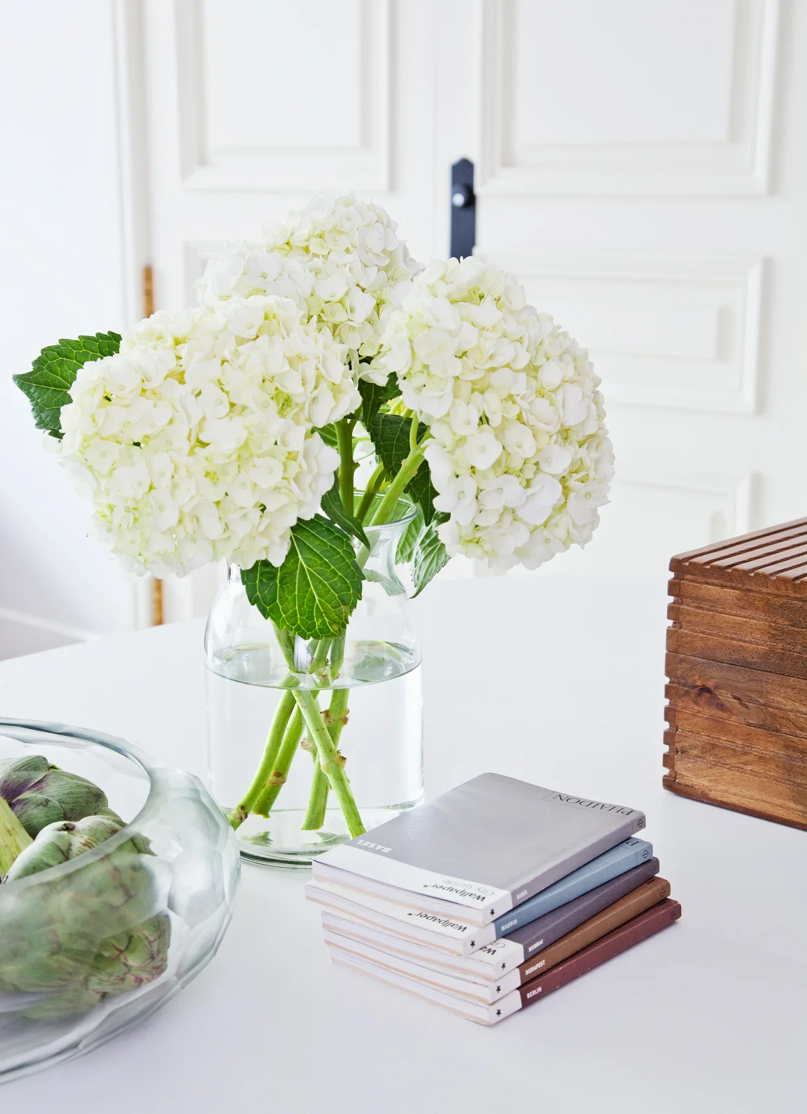 DiningTable_Detail_1.jpg