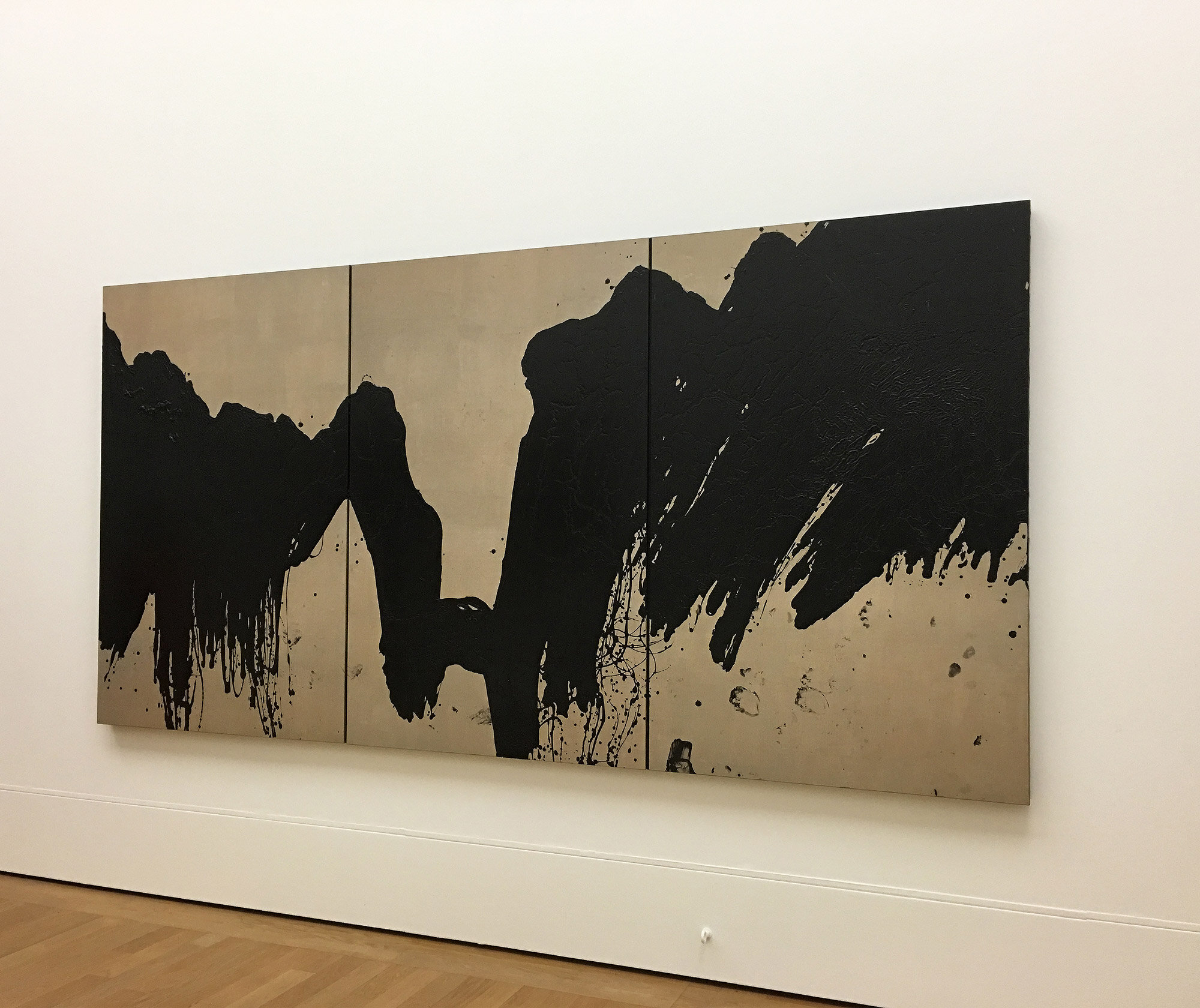 Fabienne Verdier, La Brèche des Moines vue depuis Saint-Antonin , 2018, 178 x 355 cm.
