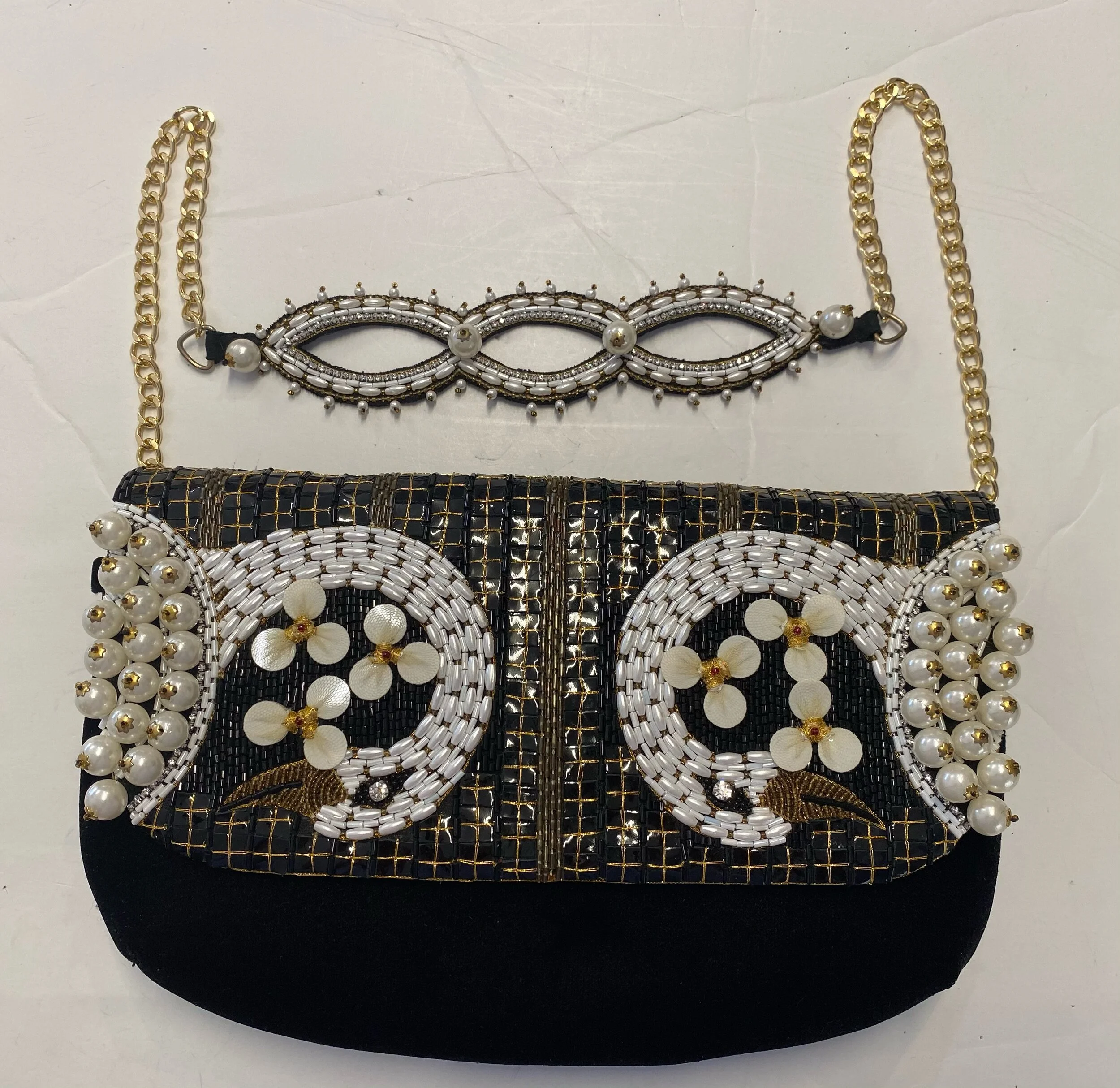 Purse with pearls and beads