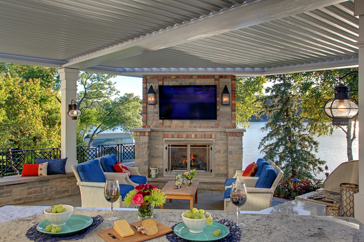 Mom's Design BuildLake Pergola With a Bar and Grill