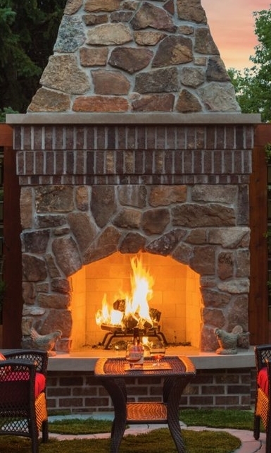 Mom's+Design+Build+-+Outdoor+Fireplace+Modern+Patio+Design.jpeg