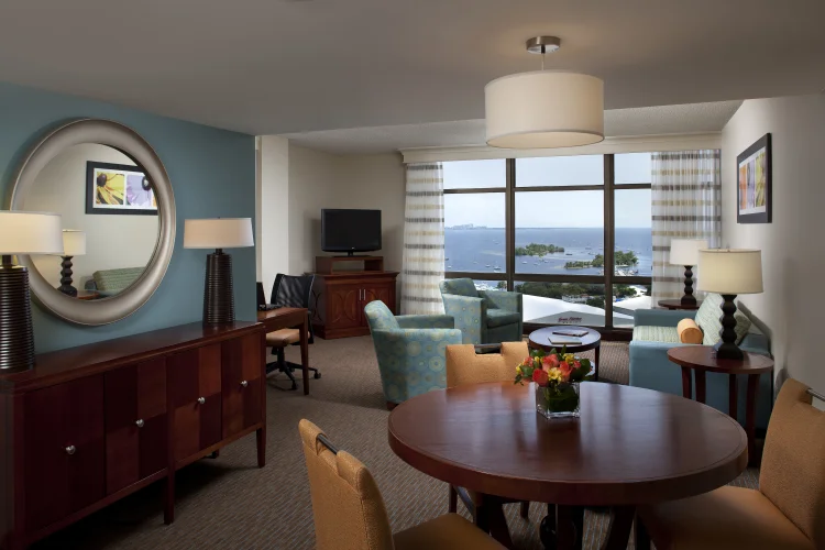 1037835_Suite_Living_Area-750x500.jpg