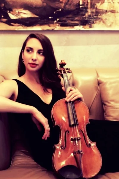 Violist Laura Manko Sahin