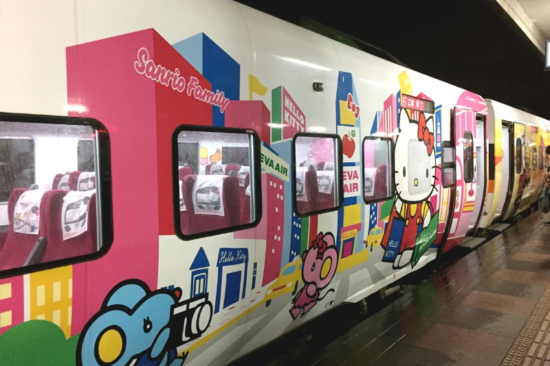 HELLO KITTY TRAIN! No lie, the inner adolescent asian girl inside me SCREAMED when this pulled up. 