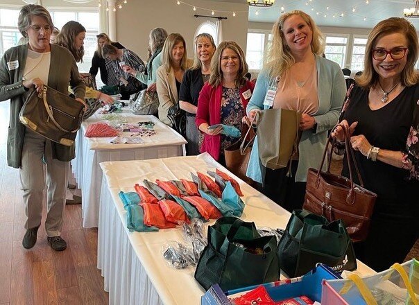 We are always so happy to host @whitebearareachamber women in business at our venue! This was their 14th annual purse drive for @solidgroundmn 👜