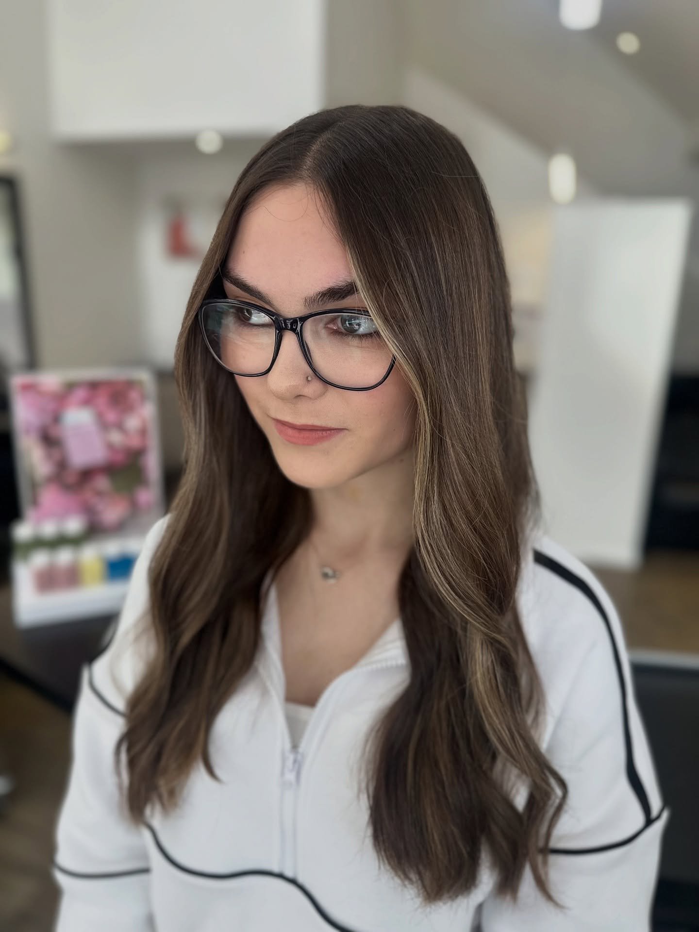 We&rsquo;re obsessed with this soft brunette and light face framing combo&nbsp;🤎