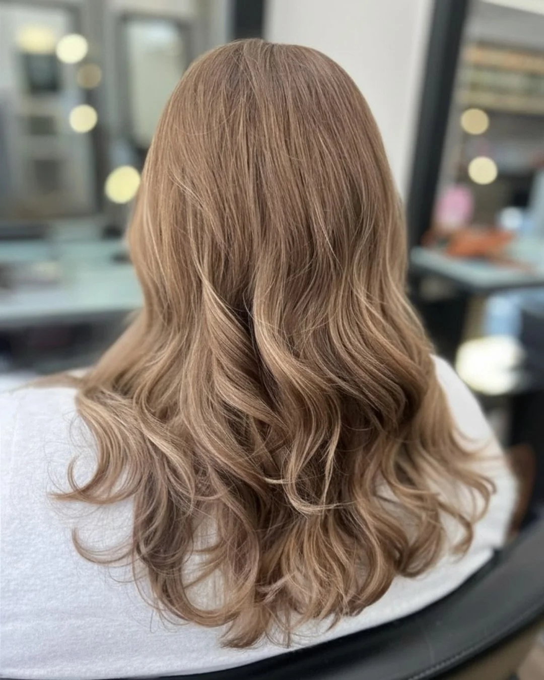Swipe to see the refresh 📸

A soft, seamless blend of foils and a toner to bring this colour back to life.
Sometimes it&rsquo;s not about a big change. It&rsquo;s about refining what&rsquo;s already there

Ready for your refresh? Book now, link in b