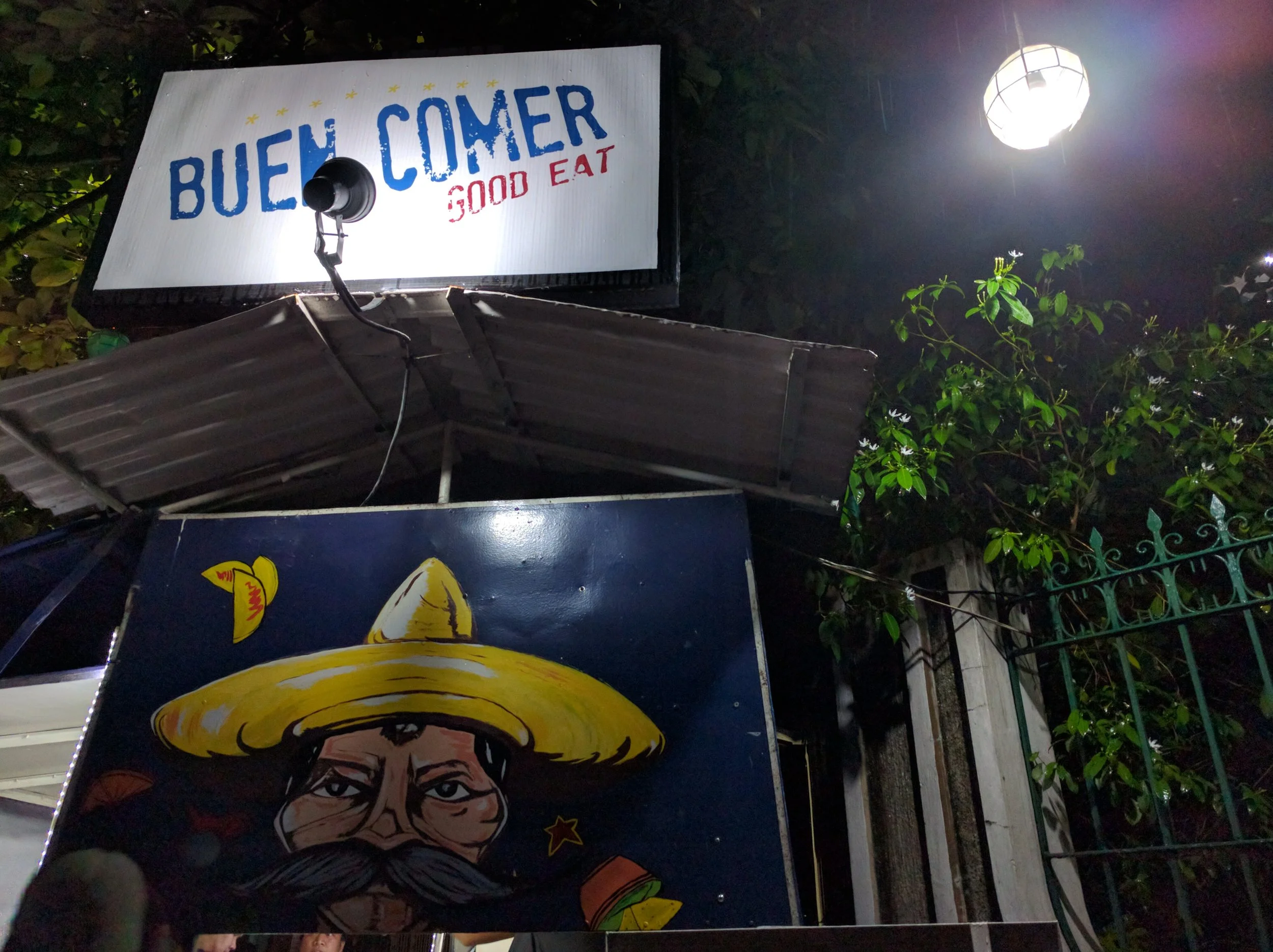 Buen Comer is not, at strictly speaking, a food truck because all the food is prepared in the house beside it.