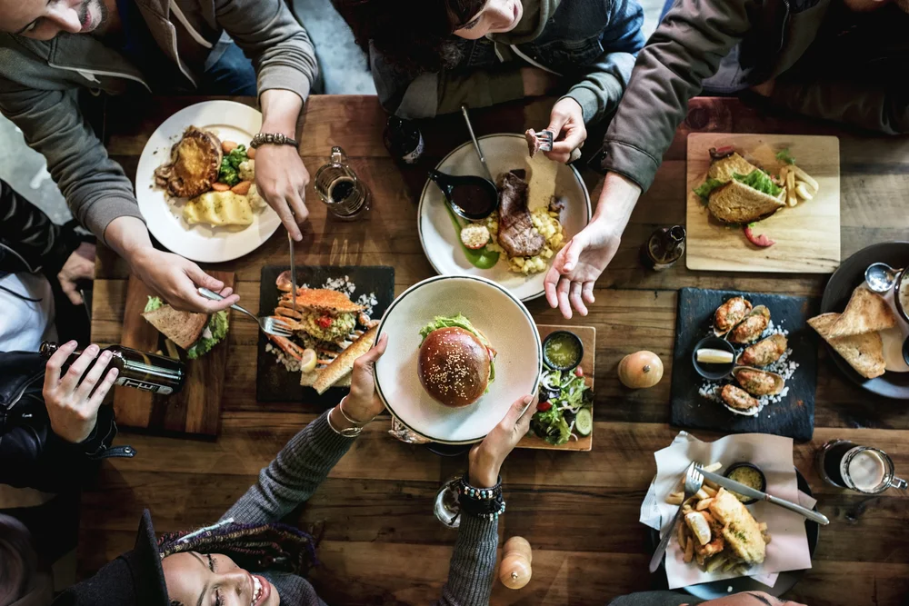 9 Lifesaving Restaurants That are Open on Christmas and New Year's Eve