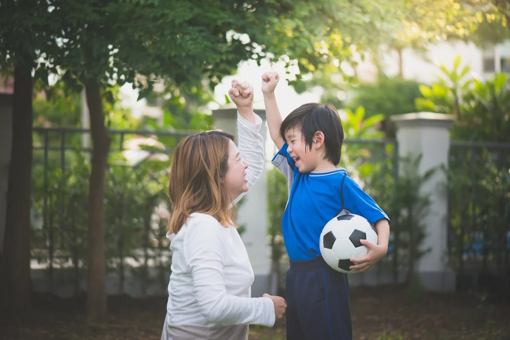 6 Fun Activities for Moms and Kids to Bond Over This Summer