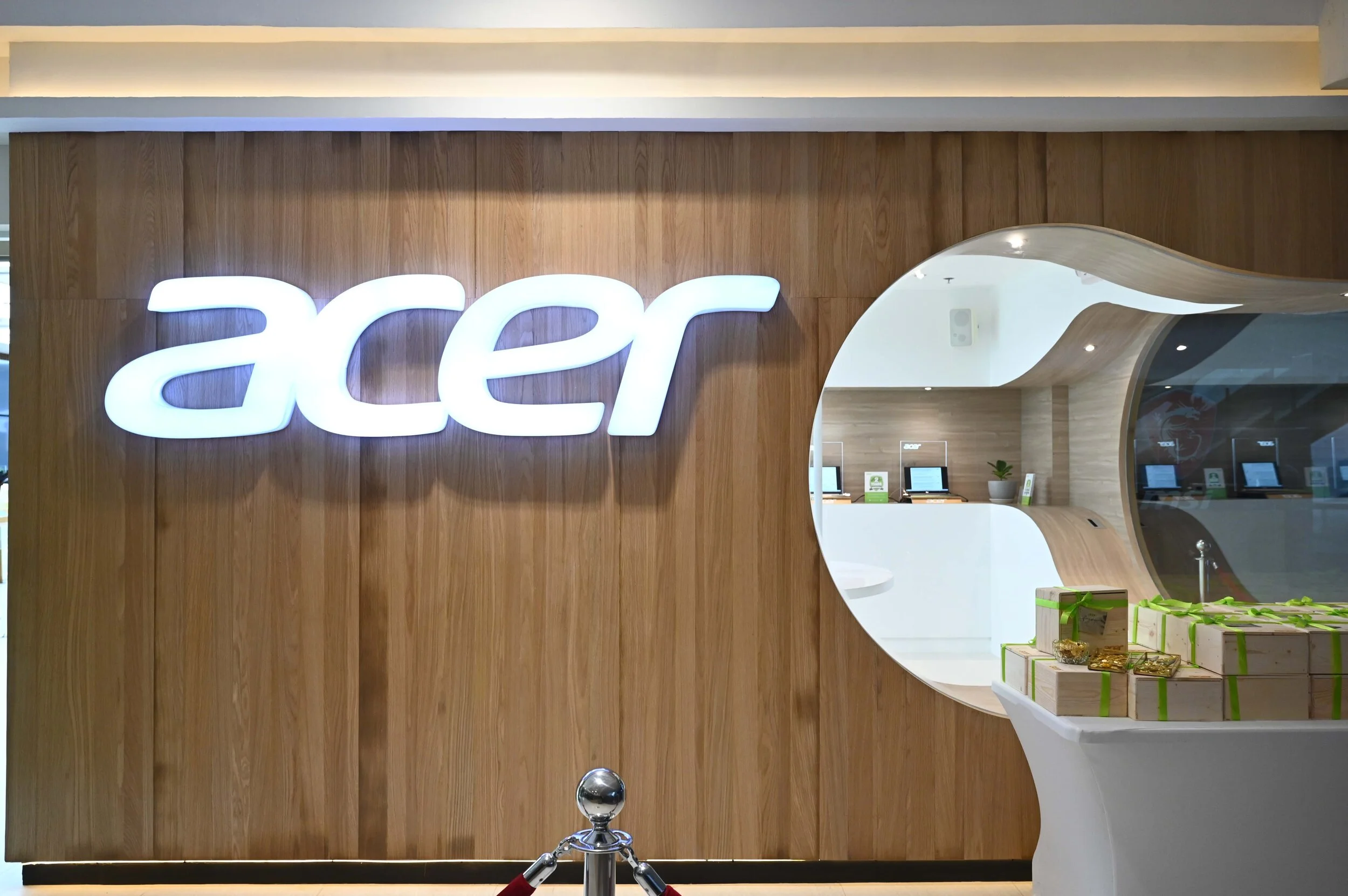 Acer opens 1st flagship store in PH at SM Megamall Cyberzone 