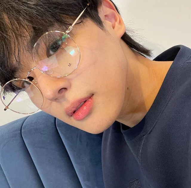 Guess what Burt's Bees lip balm Victon's Byungchan likes?