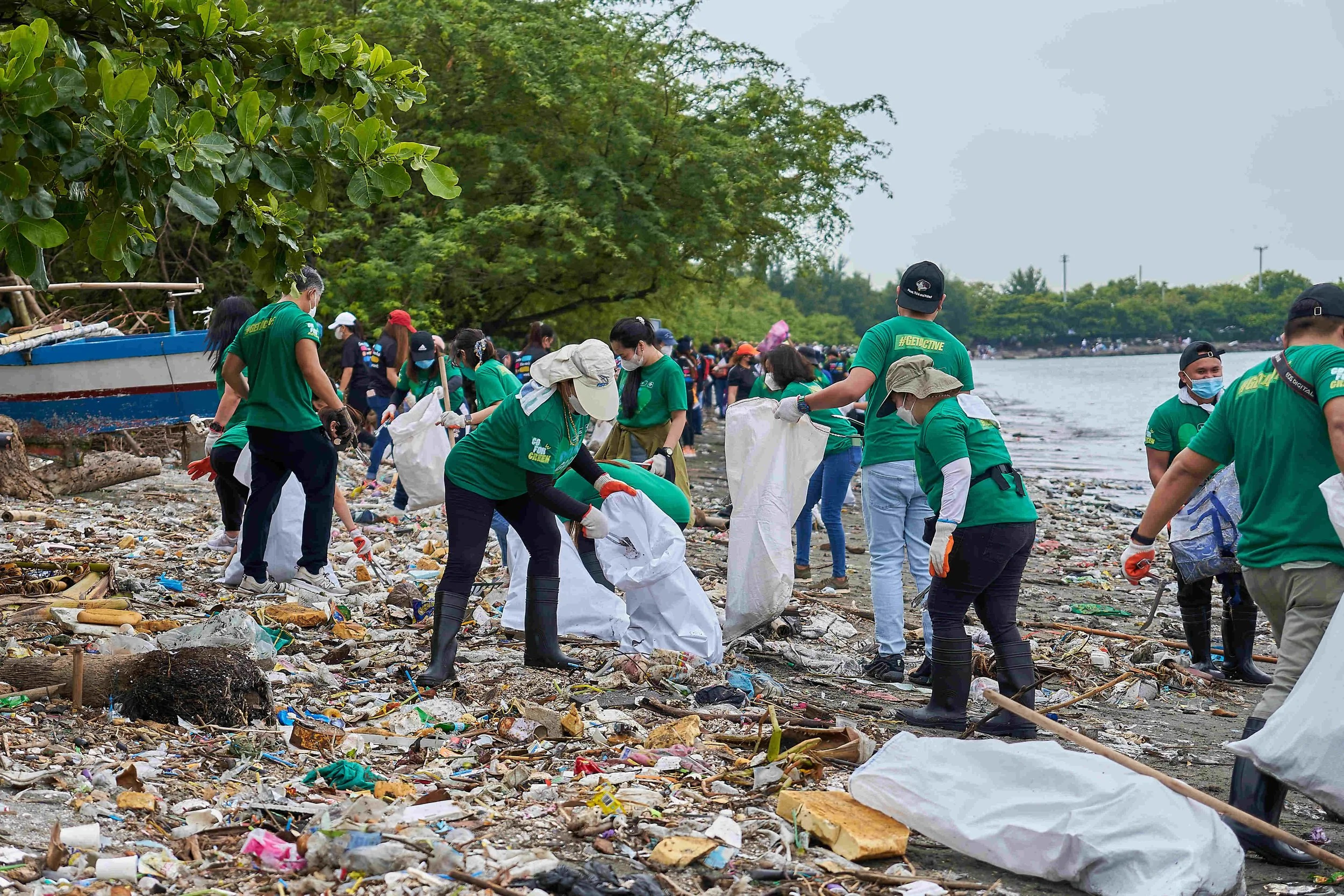 Watsons Employees, Supplier-Partners Hold Clean-up Drive In Support of International Coastal Cleanup Day