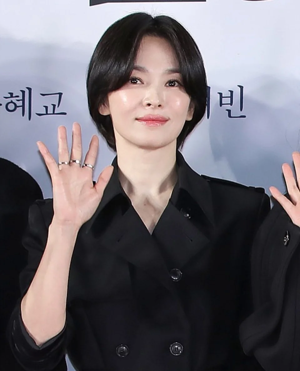 Song Hye Kyo Stuns In Her New Shorter Hairstyle